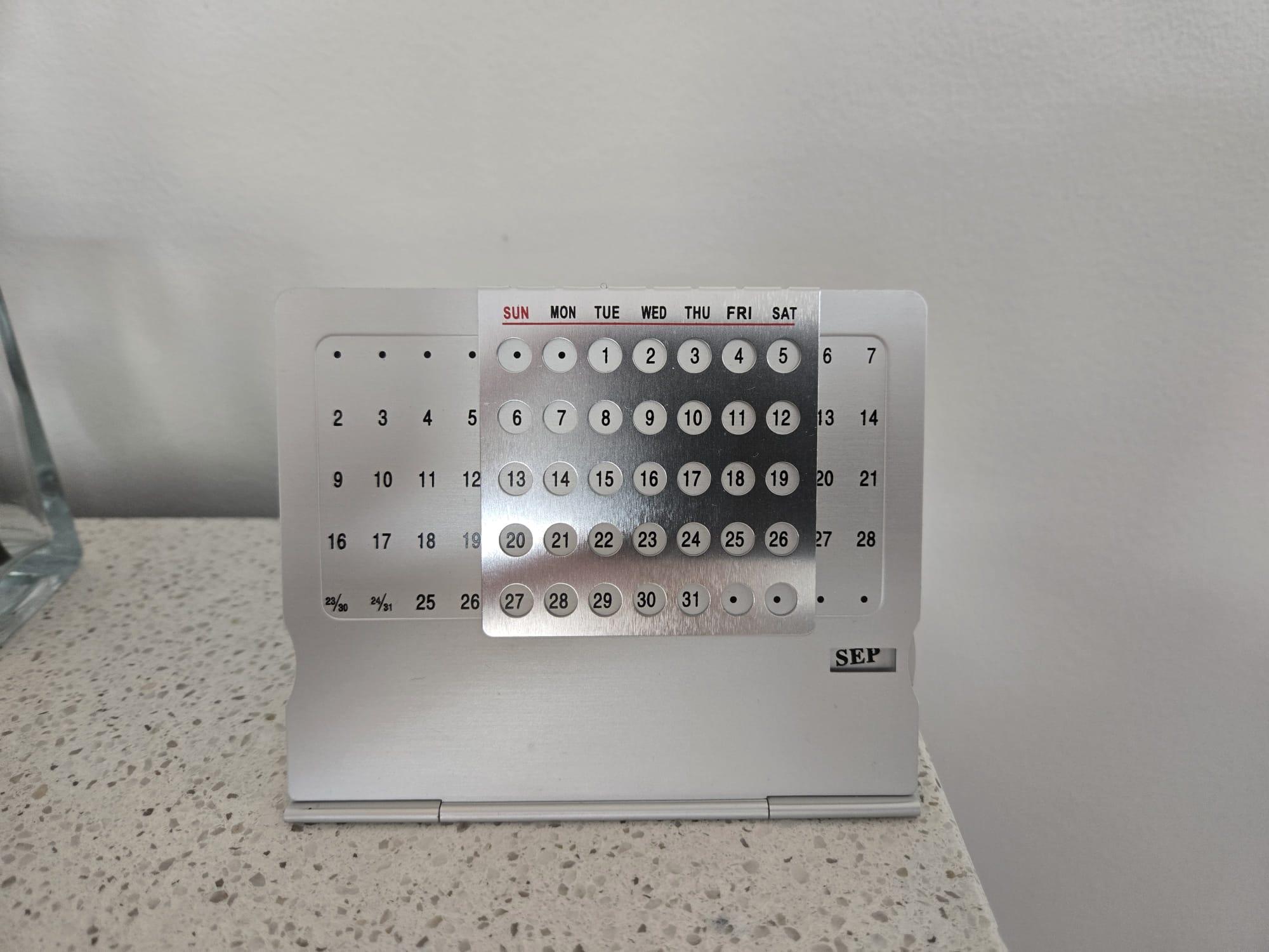 Purchase Aluminium Alloy Desk Calendar | VXPS